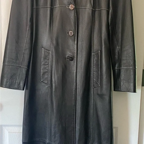 Venus Williams long leather coat. - Picture 5 of 9